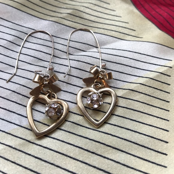 {FREE w/ purchase} Betsy Johnson dangle heart shaped earrings - Picture 2 of 3